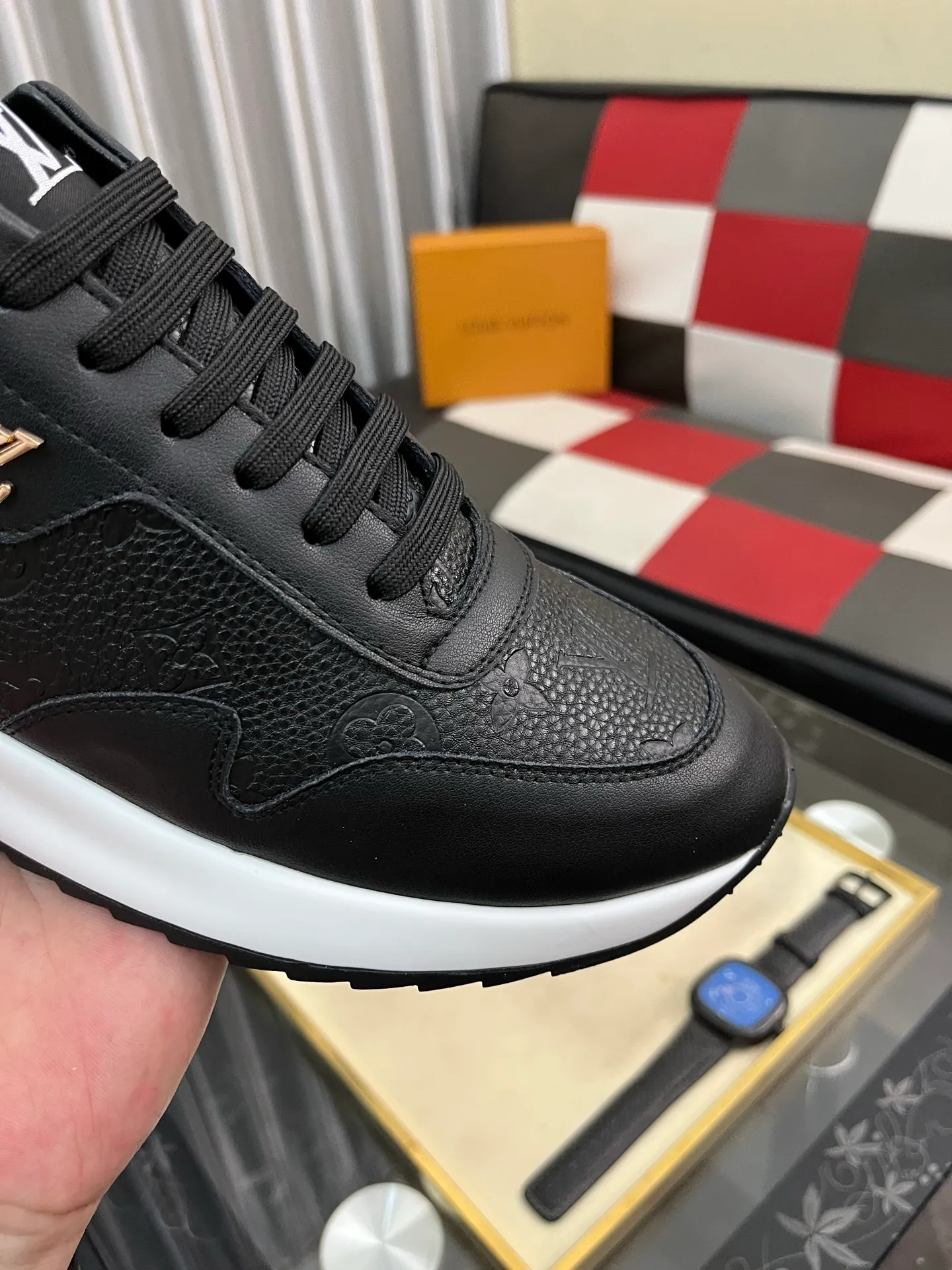 Men's shoes💰438⌚️⌚️《Louis vuitton/LV Louis Vuitton》original quality.~ Unique modern style sneakers. 🏃A must-have casual shoe for trendy men😍😍 Original brand imported from Italy, imported original leather, cowhide lining (refuses to discolor and grind feet) sole: original sole provided by the original factory, French lazy style design ⚠️Fit to the feet, original quality, super comfortable original sole. Code number: 38-443️⃣Colors available